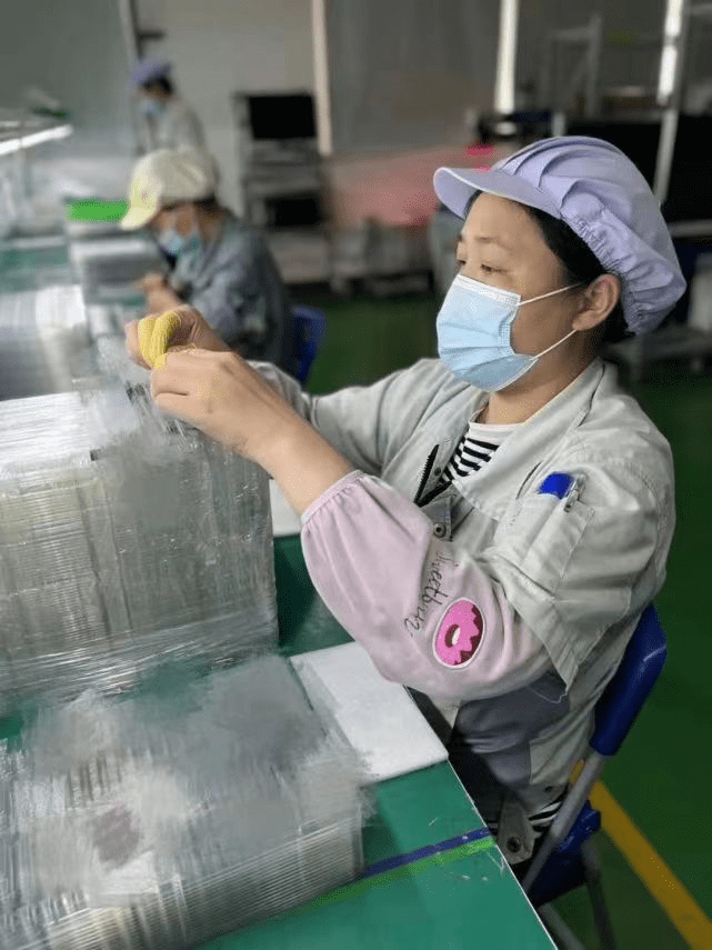 这家企业托举起67名残疾人的"就业梦"_科技_王明喜_陈春龙