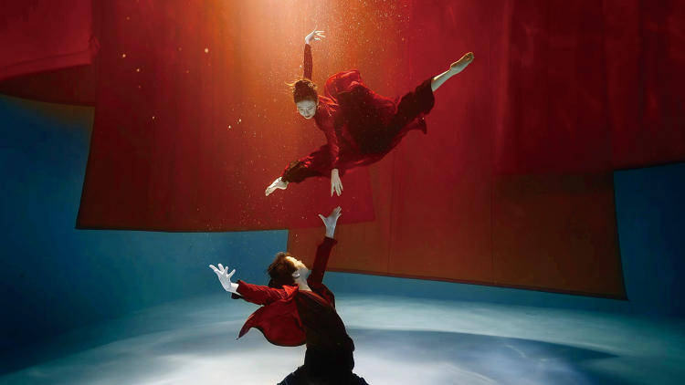 《囍》在水下归来_郭吉勇_许天慧_舞蹈