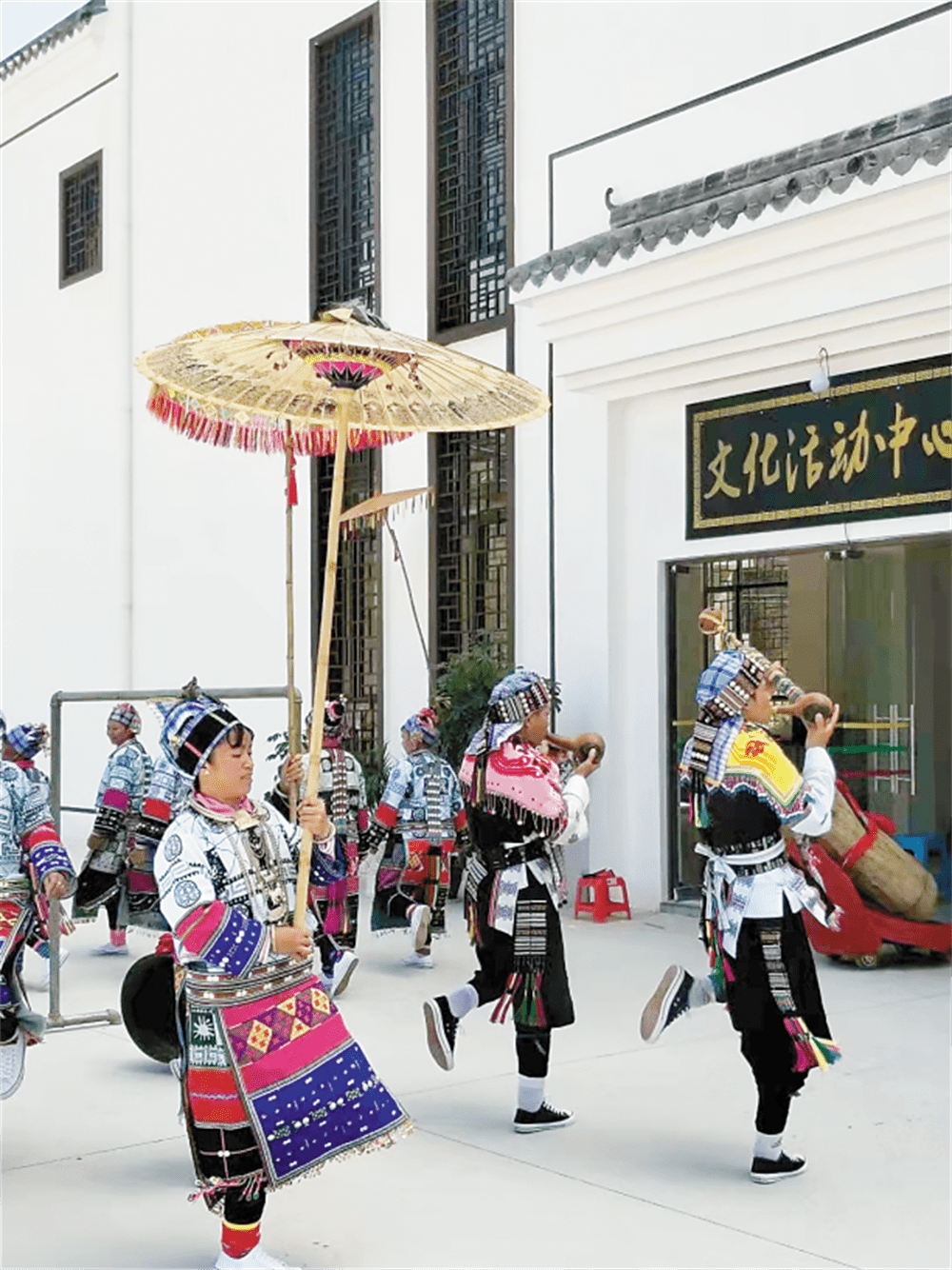 富宁高裤脚白彝跳宫节_支系_表演_服饰