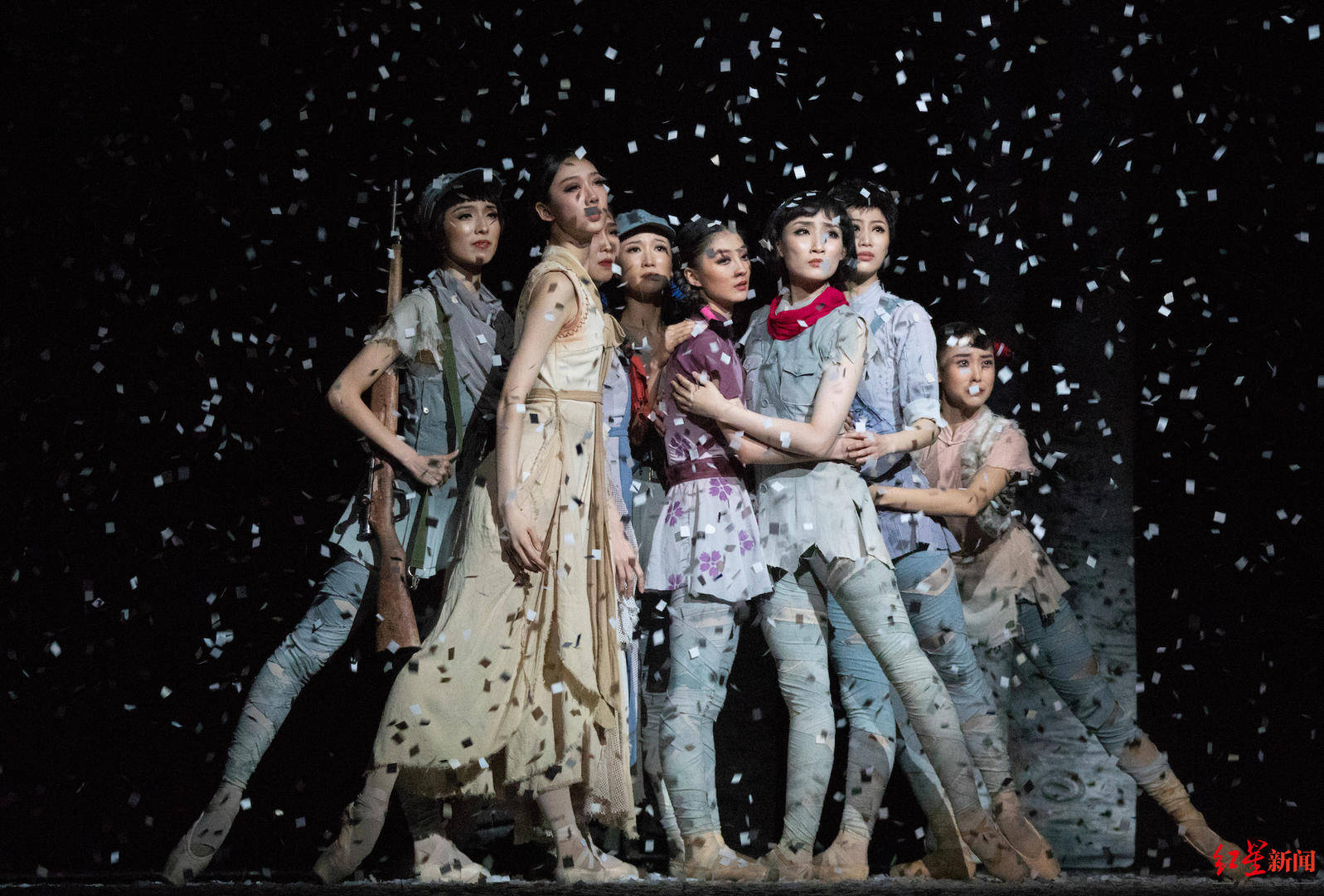 《八女投江》加入东北秧歌以及朝鲜族舞蹈"阿里郎",让故事浪漫中有