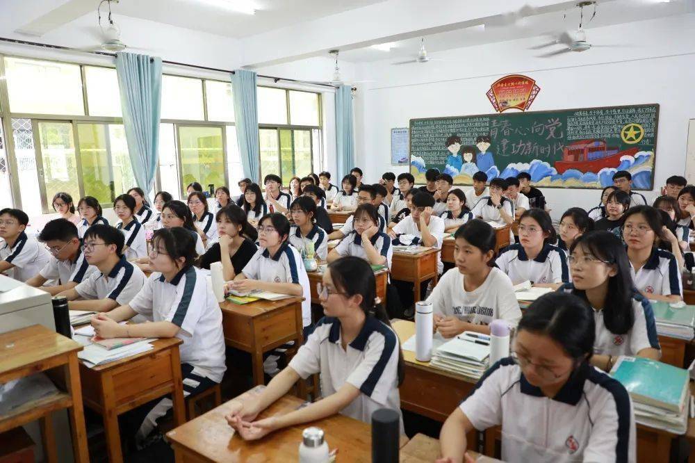 走进柘林中学落实双碳行动共建美丽家园