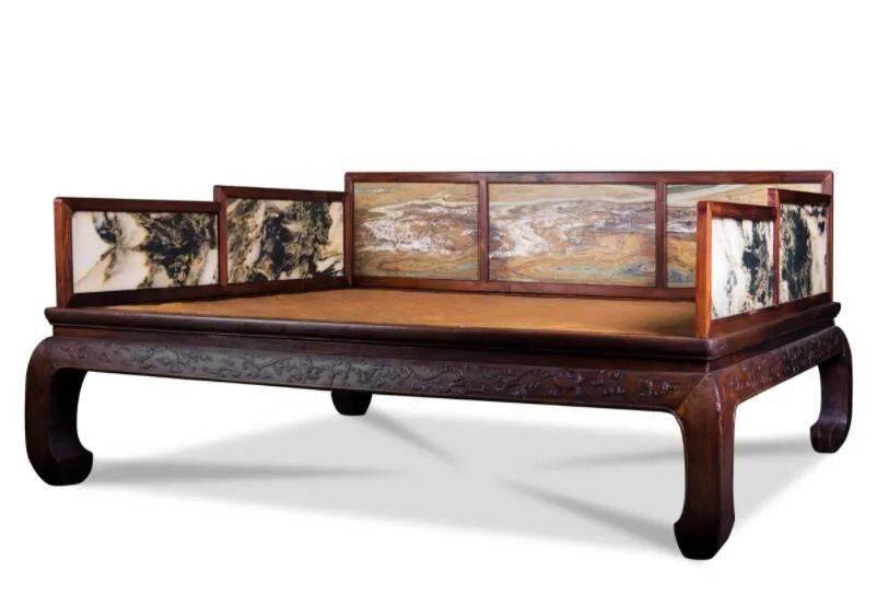 罗汉床的待客功能汉朝以前中国人的起居方式是席地而坐,故生活中心