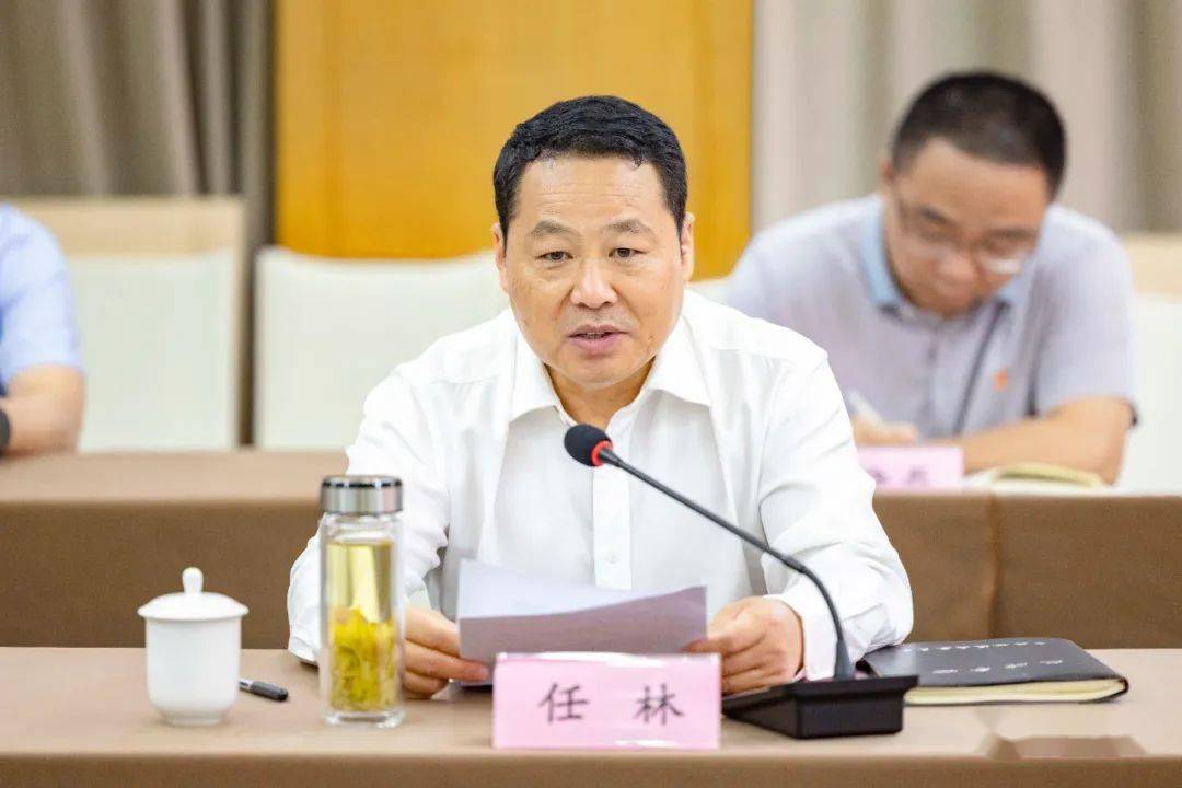 在江北区政府召开的江北区-怀远县党政联席会上,县委书记任林介绍了我