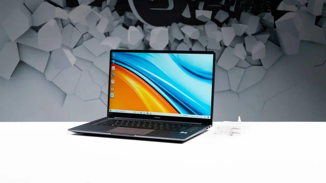 笔记本电脑gpu(140w)i7-12700h 处理器16gb 4800mhz 内存512gb 固态