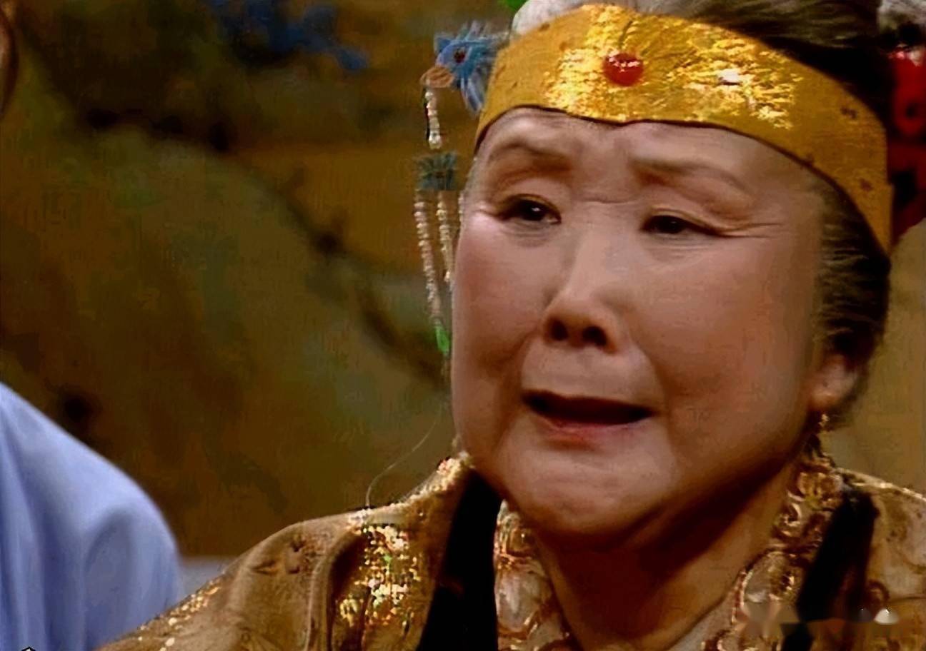 贾母生气,当场就迁怒到王夫人身上,当着薛姨妈及众多孙子孙女的面,把