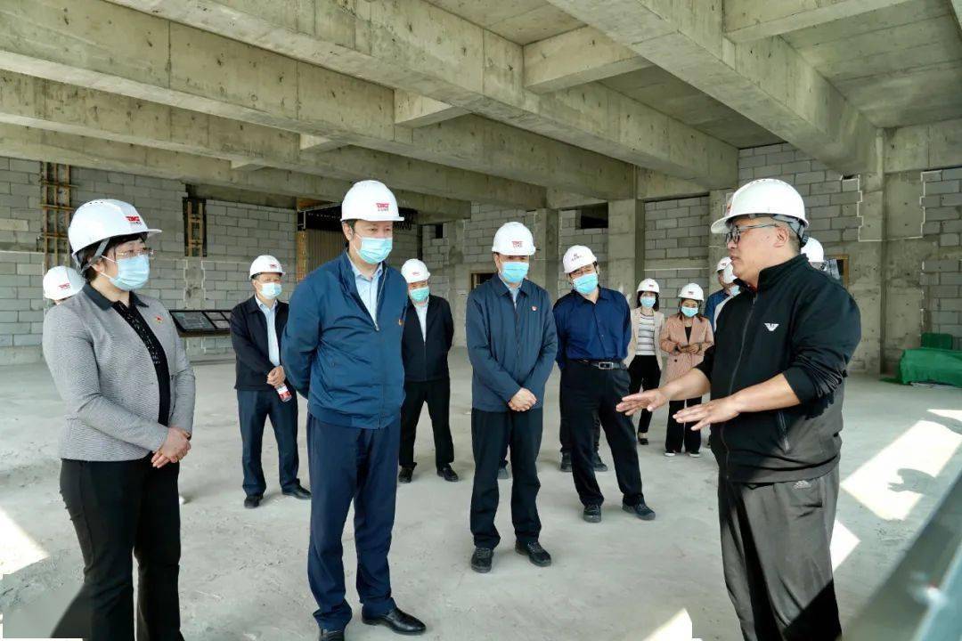 曾劲调研市管企业统筹疫情防控和稳定经济增长工作