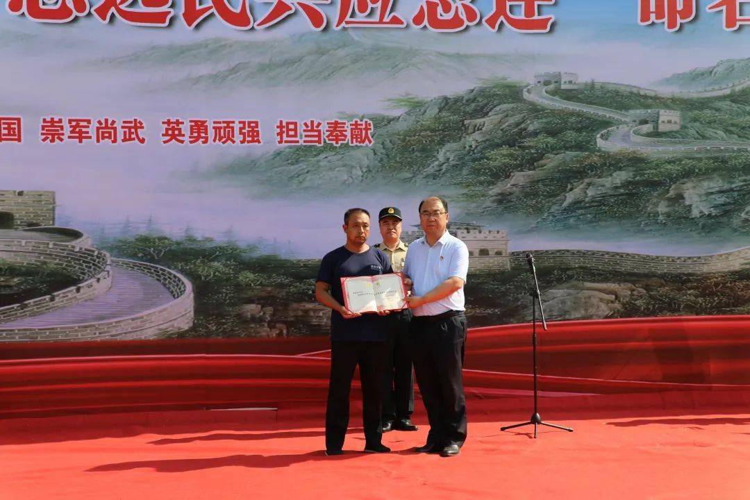 聚焦河南省延津县隆重举行肖思远民兵应急连命名授旗大会