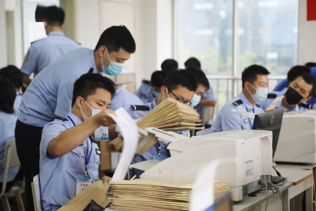 江苏高考阅卷现场直击!原来高考试卷这样评!老师手下留情!