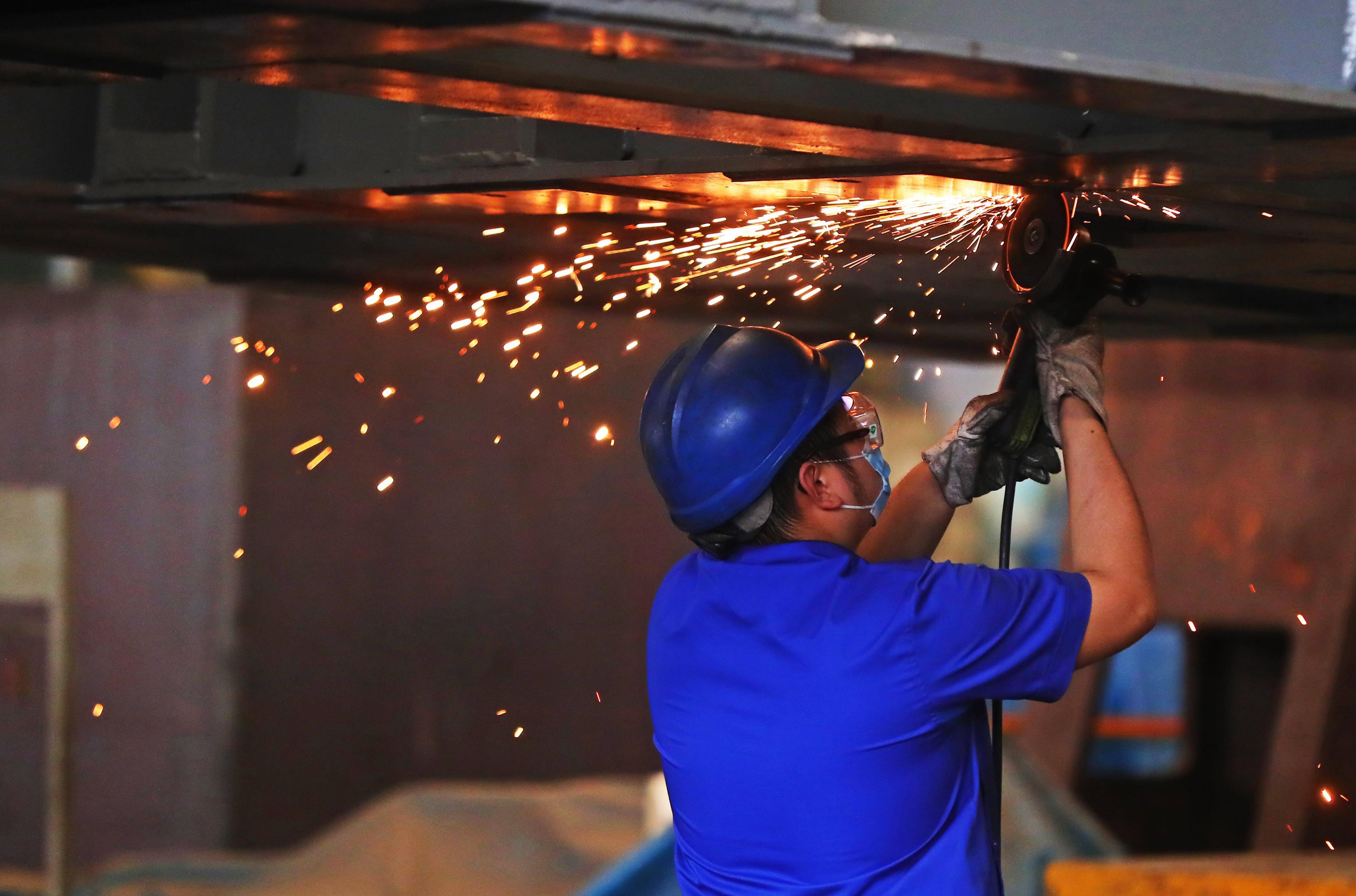 辽宁制造业筑基强韧谋发展_工人_车间_沈阳