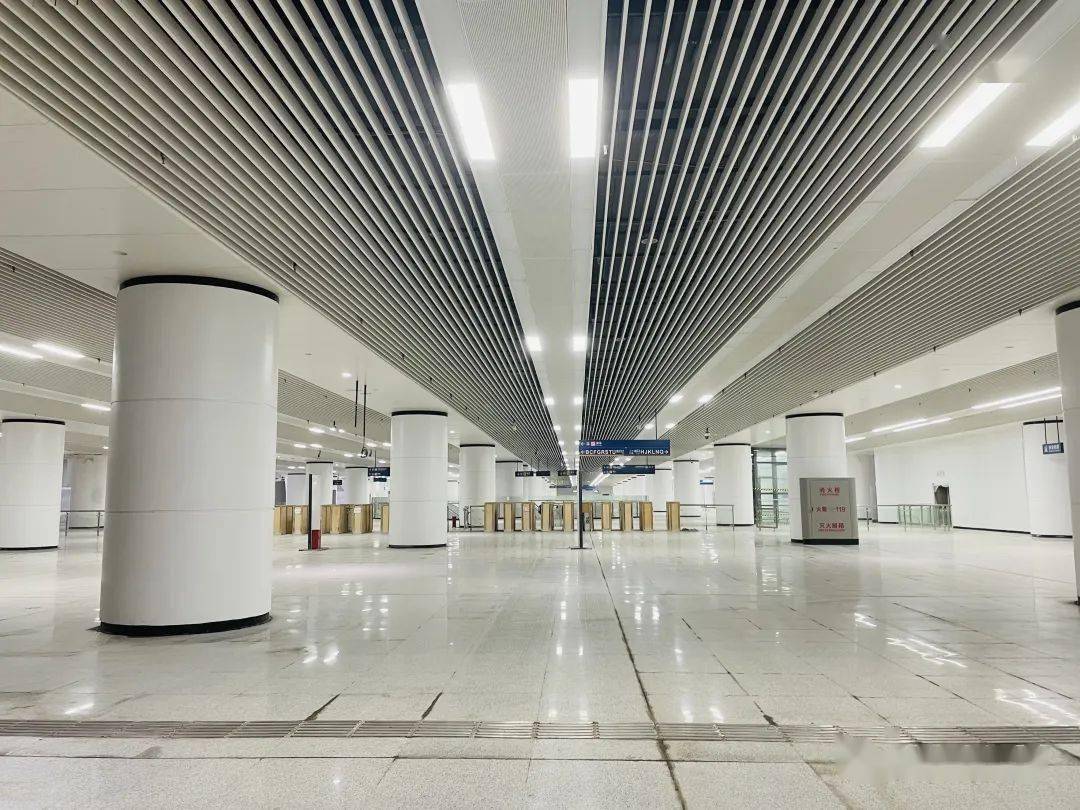 实地探访11号线二期光谷广场站建设情况