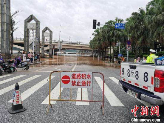 广西桂林漓江再现超警洪水