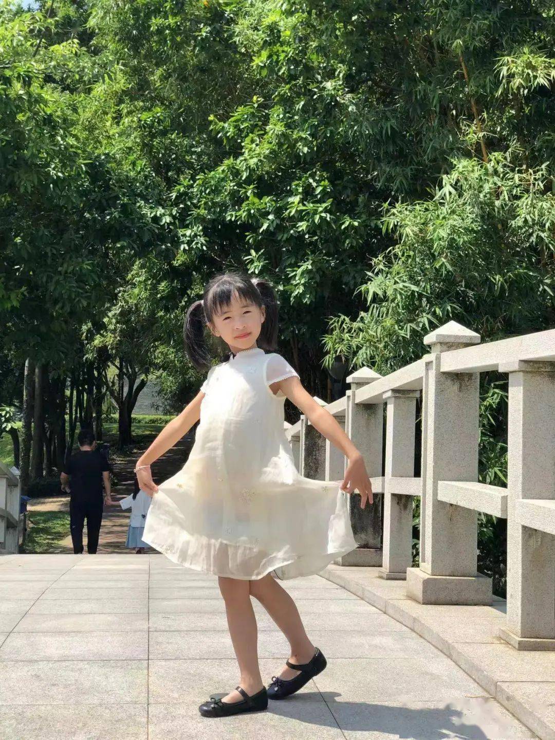 我是朗读者104班高筱苒余佳欣