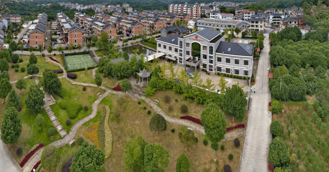 紅星村,南連蘭亭鎮,西面與諸暨市的阮市鎮,店口鎮為鄰,北與黃山畈村