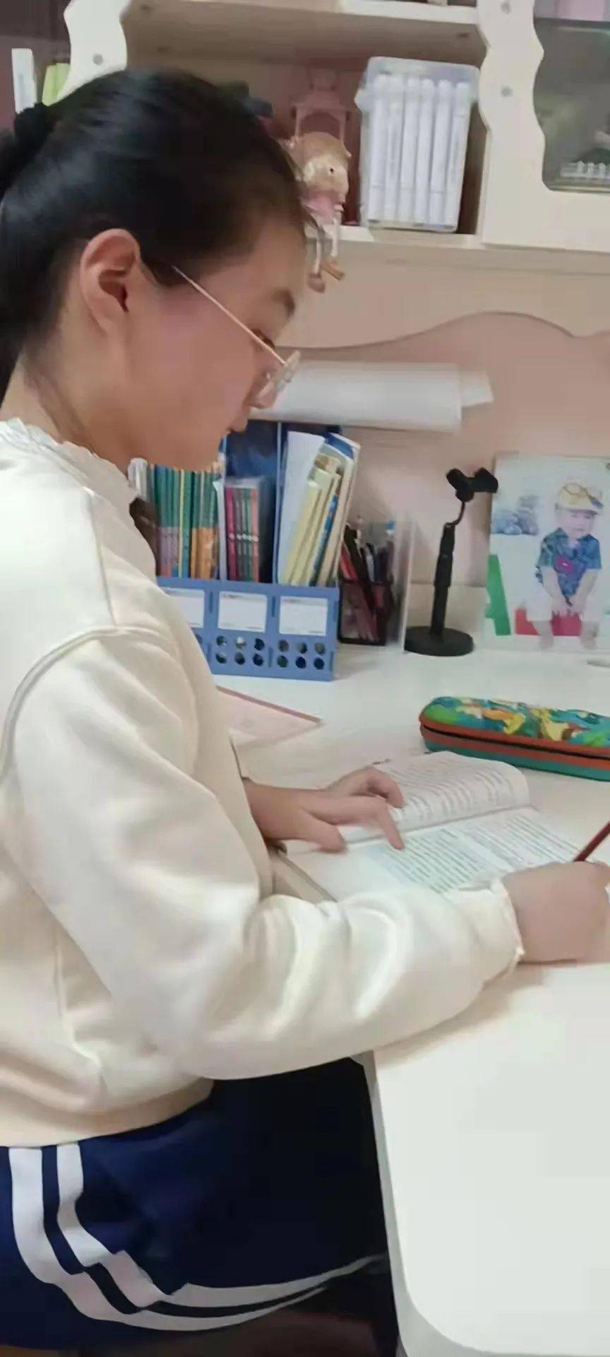 内蒙赵依依为奉献点赞为母爱放歌指导教师邵彩虹