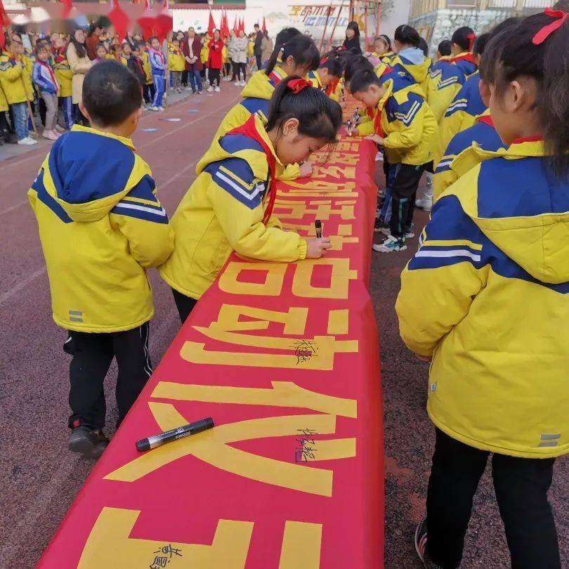 五紅培根鑄魂活動南康區逸夫小學五紅活動照初心培根鑄魂育紅娃