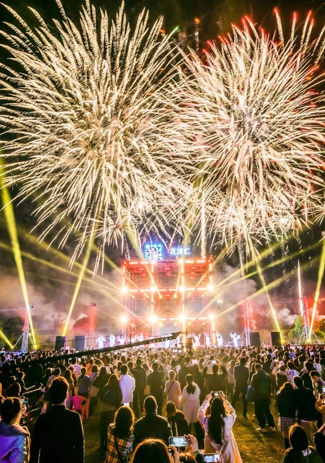 今年夏日超值得去的烟火大会一起目睹夜空中绽放的美丽