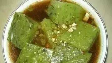 于都人夏天的美味小吃——仙人米冻_客家_绿色_辣酱
