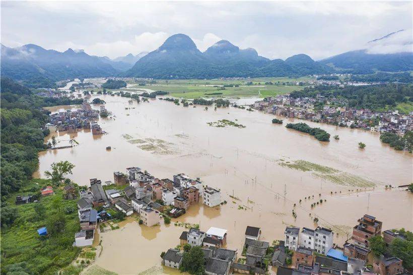 转移4399人记者直击连州洪水中的最美逆行者