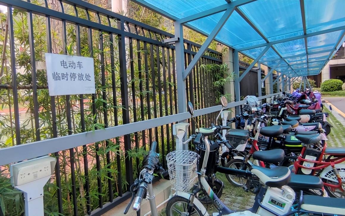 住宅小区设置电动自行车充电棚车辆统一充电更安全