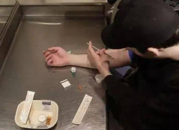 【健康安全】警察蜀黍的大招,教你如何识别吸毒者!_毒品_特征_身体