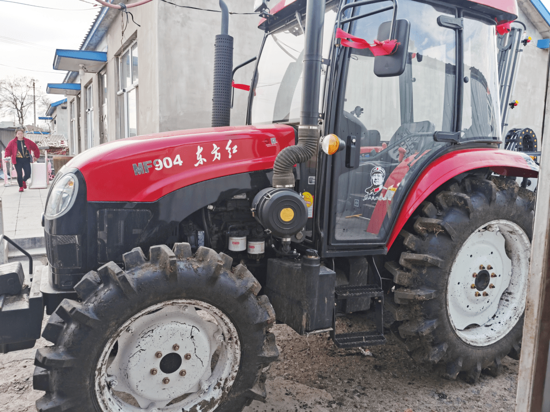 2022年4月份,杨群新购装配东方红发动机的东方红904拖拉机杨群生活在"