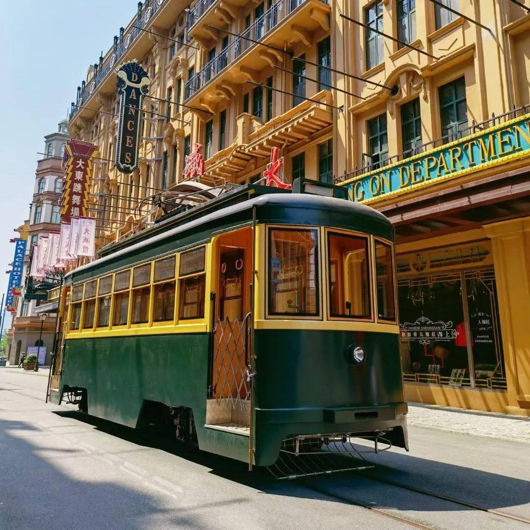 免票入园横店梦外滩嘉年华来了烟花秀老字号美食夏季车展炫丽演出