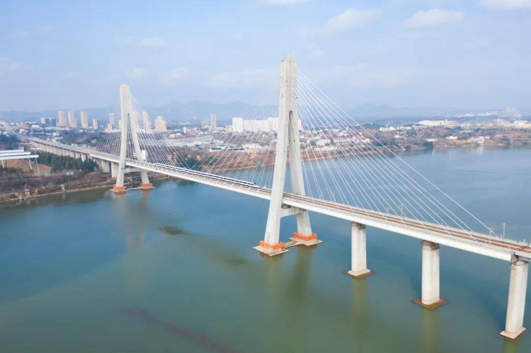 01鹰潭工务段沪昆线上行k563 840～k563 860处(铁路安全保护区12米)