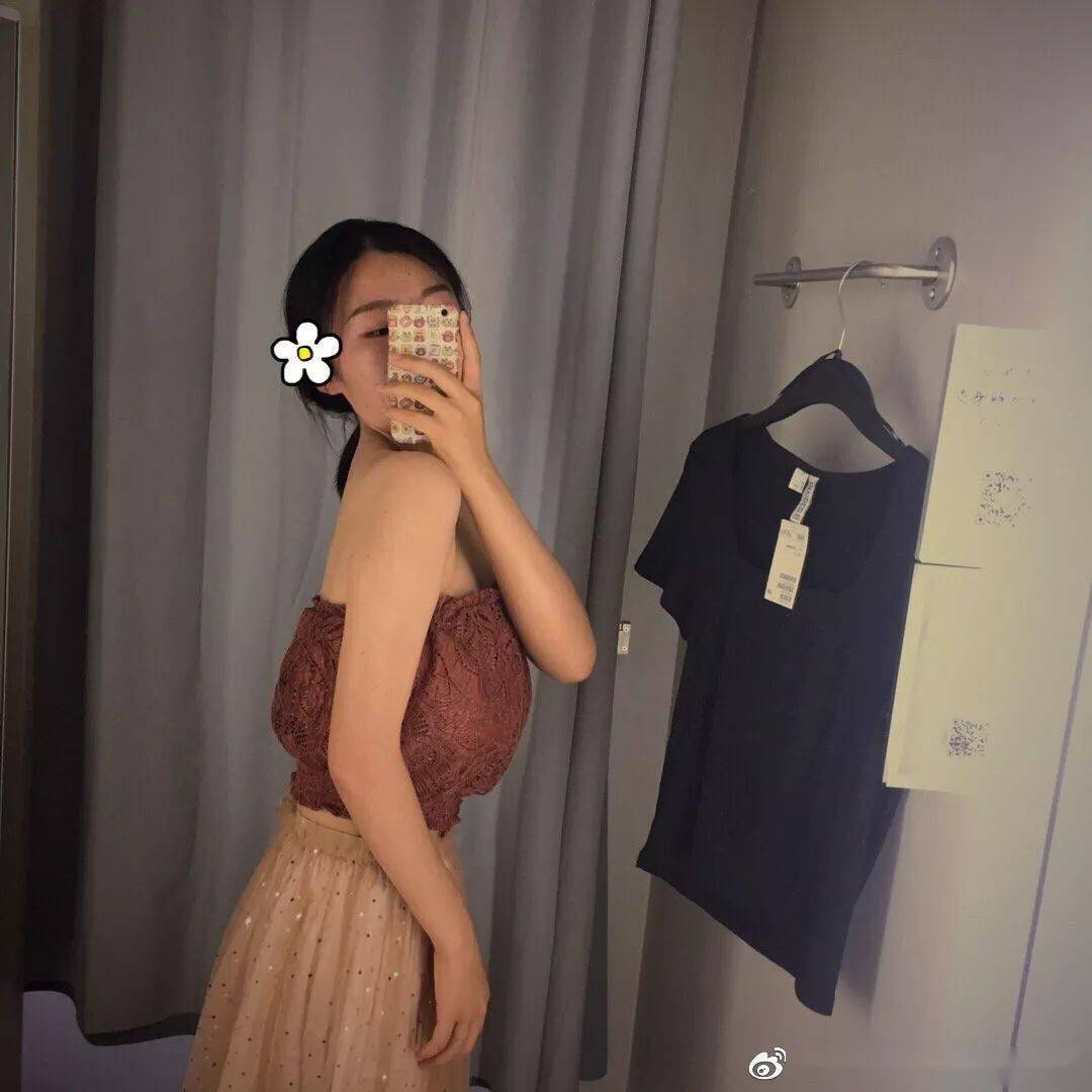 微博女生性感吊带大赛最后都变成了晒胸