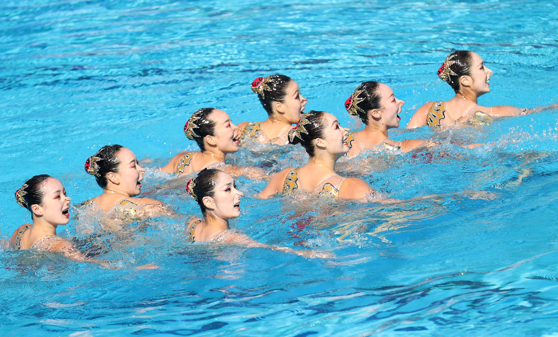 中国花游队世锦赛集体技术自选摘金_张雨霏世锦赛200米蝶泳摘铜_游泳