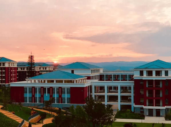 津桥学院由云南康旅集团与昆明理工大学合作创办,建校至今已逾20年