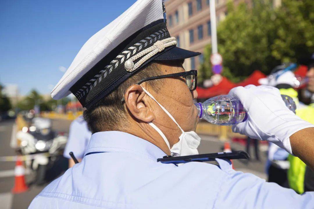 直擊中考你們在考場上妙筆生花我們為你們保駕護航