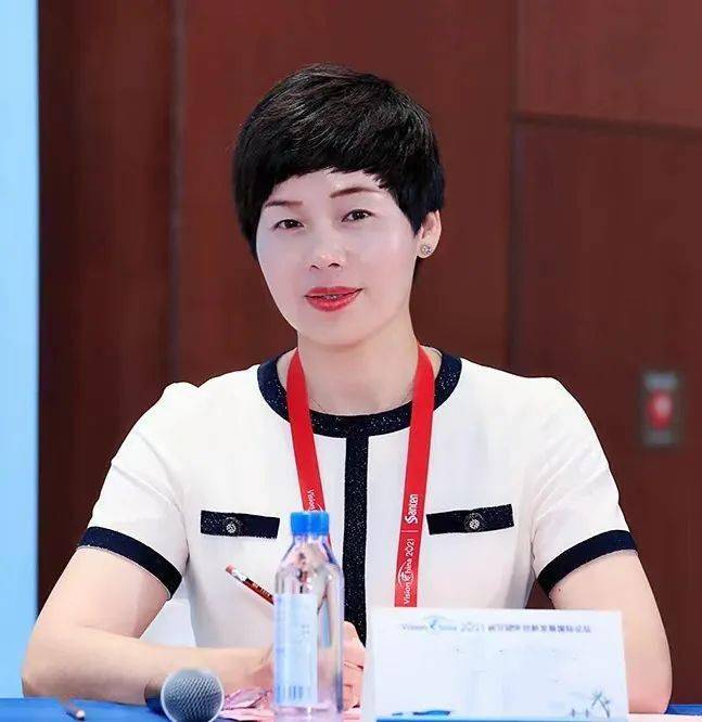 黄小琼/ 温州医科大学附属眼视光医院主任护师,博士,硕士研究生导师