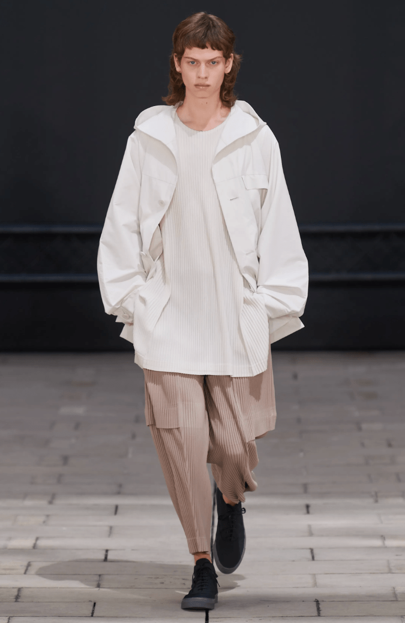 透过舞蹈看isseymiyake随身随性的触觉享受