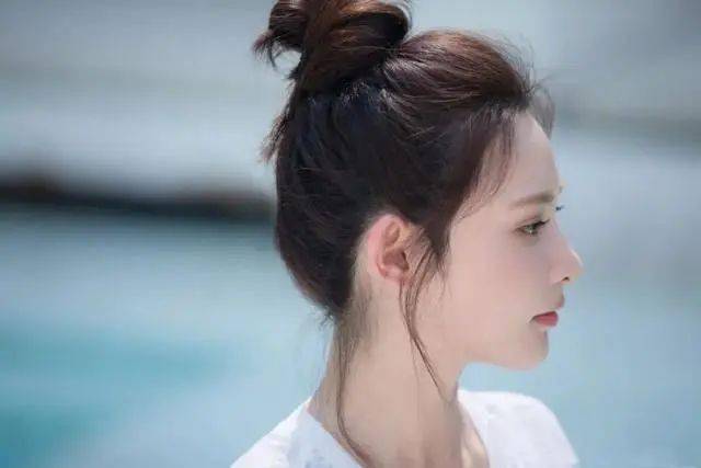 夏天必备丸子头技巧学会这样扎头发清爽又减龄