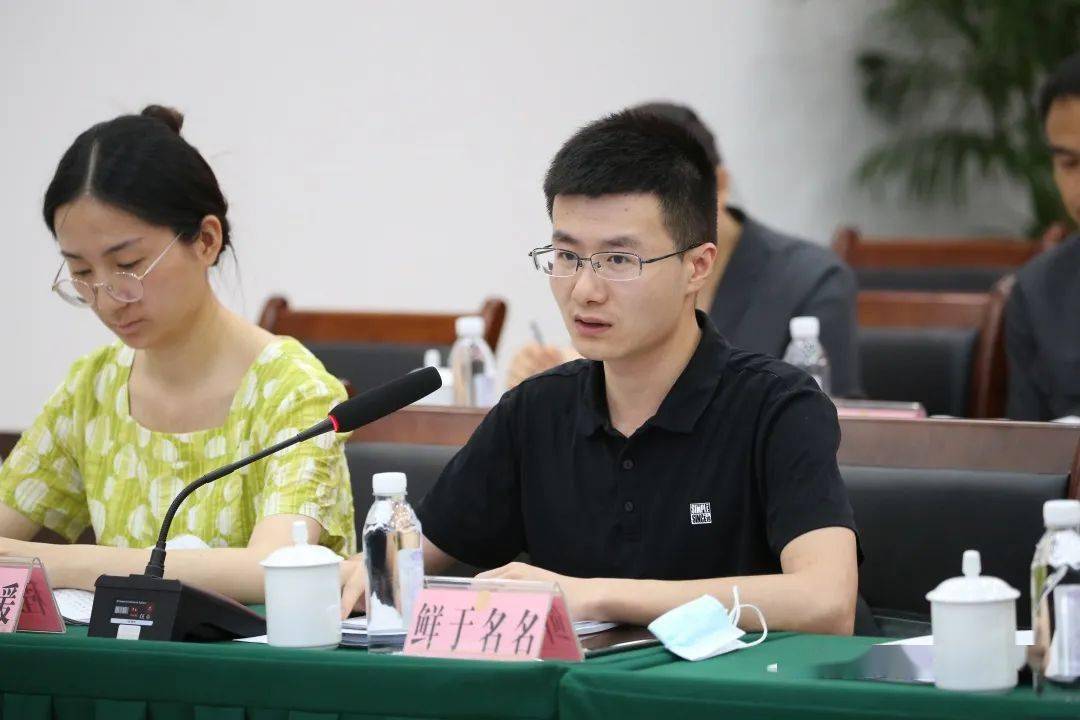 李慧思,鄢子涵,傅逸雯,马瑞跃,张路,鲜于名名,黄橙橙等同志围绕课题