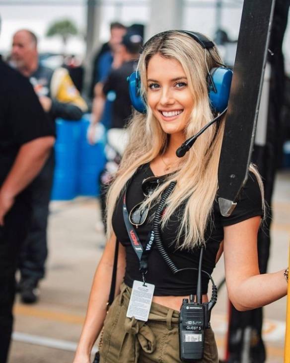 身材火辣堪比车模美女赛车手lindsaybrewer美照赏