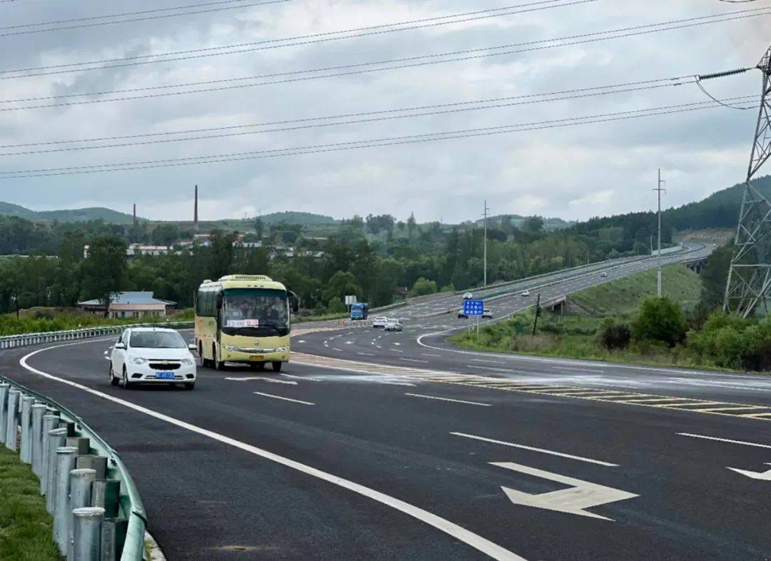 国道改扩建项目鹤大公路桦林至铁岭河段全线开通