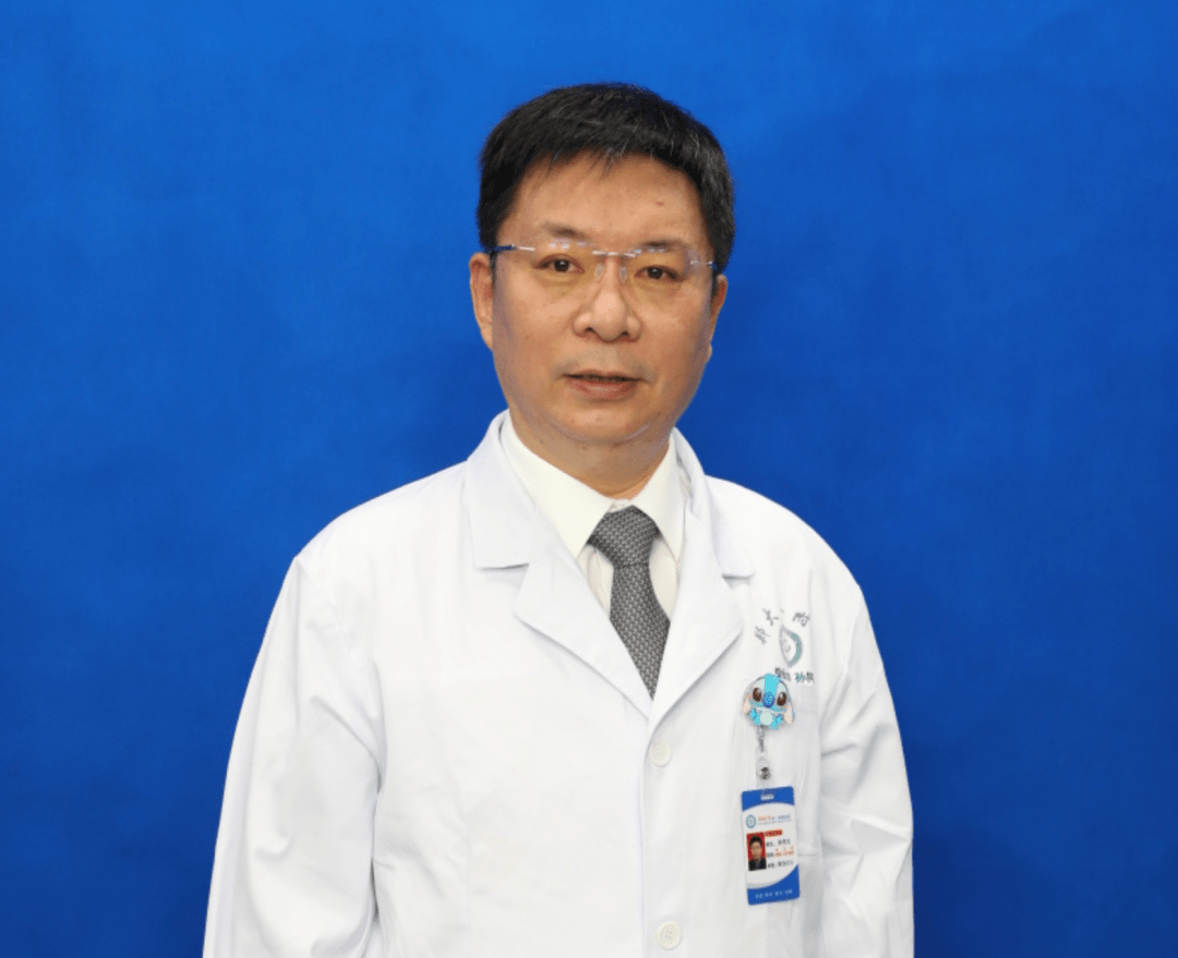 郑州大学第一附属医院急诊党支部书记,综合icu主任,主任医师,二级教授