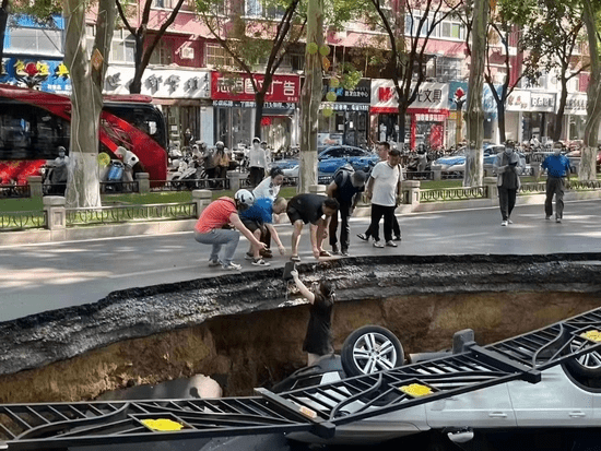 同一路段今年内两次塌陷，市民担忧道路安全，河南洛阳：调查中中州路建业网友 0906