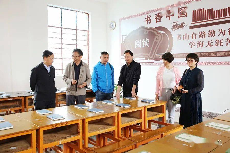 致公党大理州委会到云龙二中开展致公爱行图书捐赠活动暨致公书屋挂牌