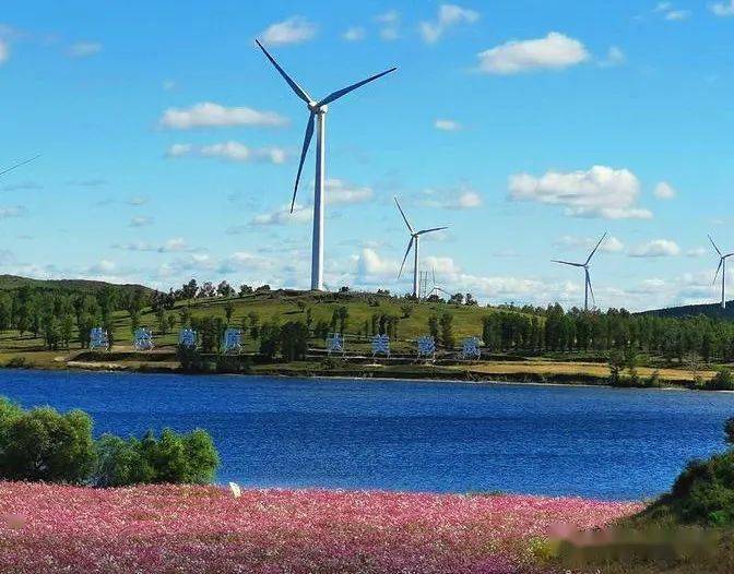 德力格尔草原景区位于辽宁阜新市彰武县大德镇,大德镇境内居住着汉族