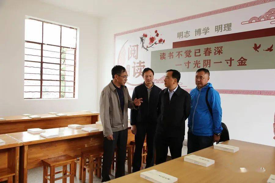 致公党大理州委会到云龙二中开展致公爱行图书捐赠活动暨致公书屋挂牌