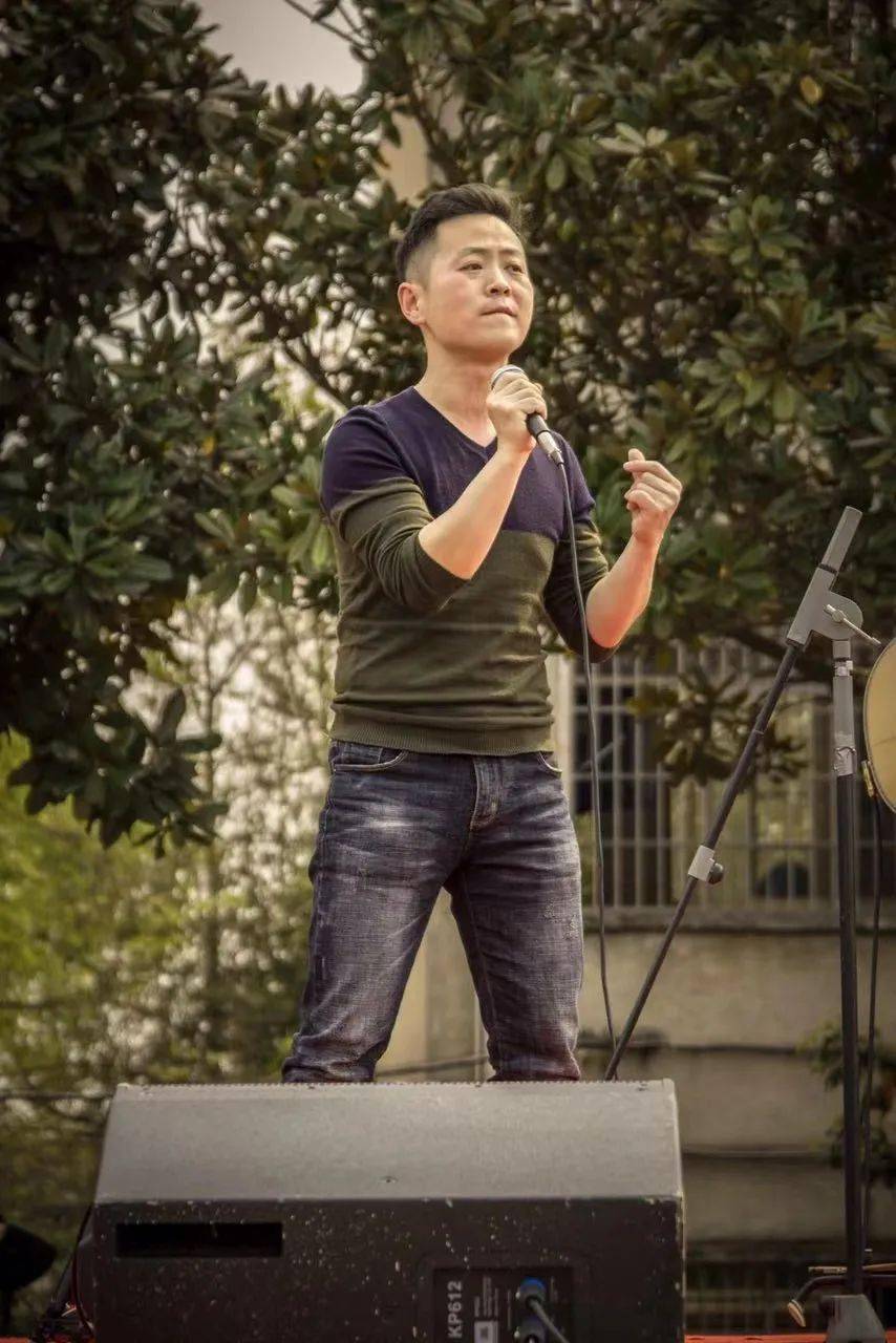 这个湘潭满哥湘潭话讲出了新高度 他用方言"为城市读诗"_徐凯_视频