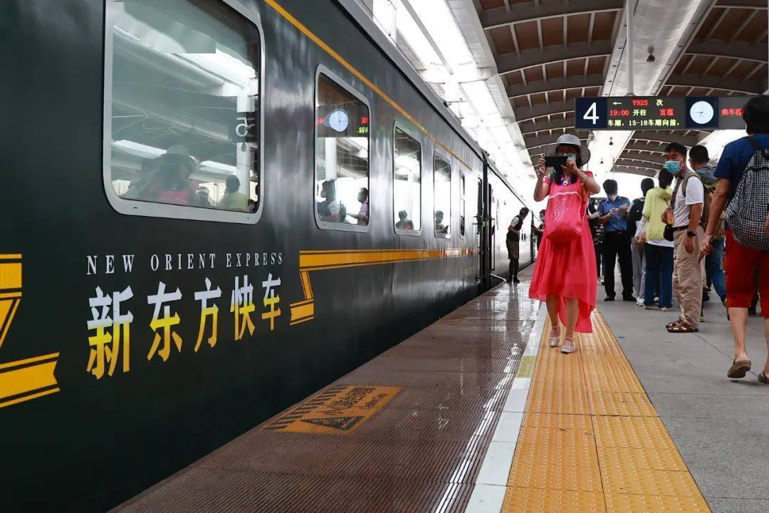 新东方快车旅游专列再次出发助疆内旅游市场升温