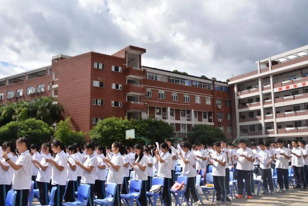 大田鸿图中学校服图片