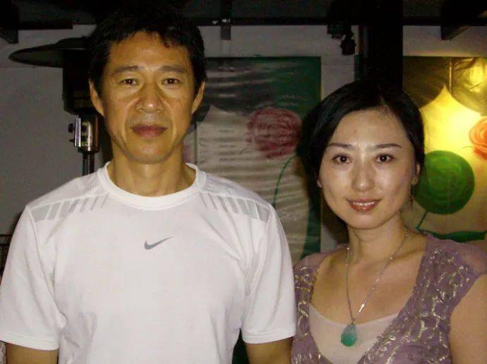 1996年他主演了《和平年代》,凭借此片获得了飞天奖优秀男演员奖,片约