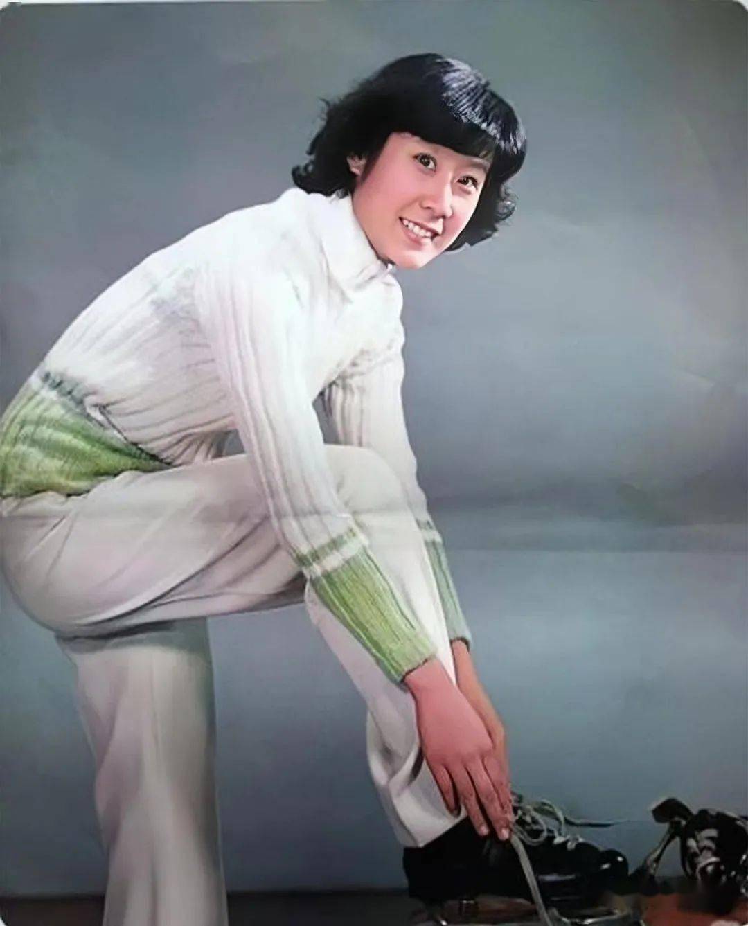 军港之夜苏小明23岁成名33岁嫁法国人如今她怎样了