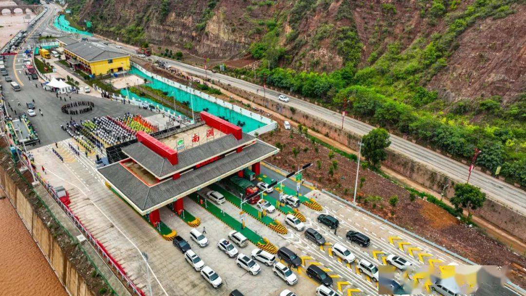 大南高速公路巍山至南涧段建成通车