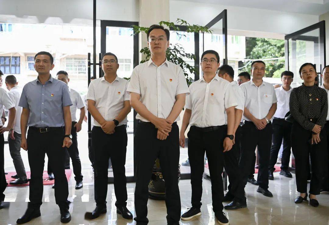 会前,刘中华一行先后到大峃镇嘉盛花苑小区,屿根社区,实地察看嘉盛