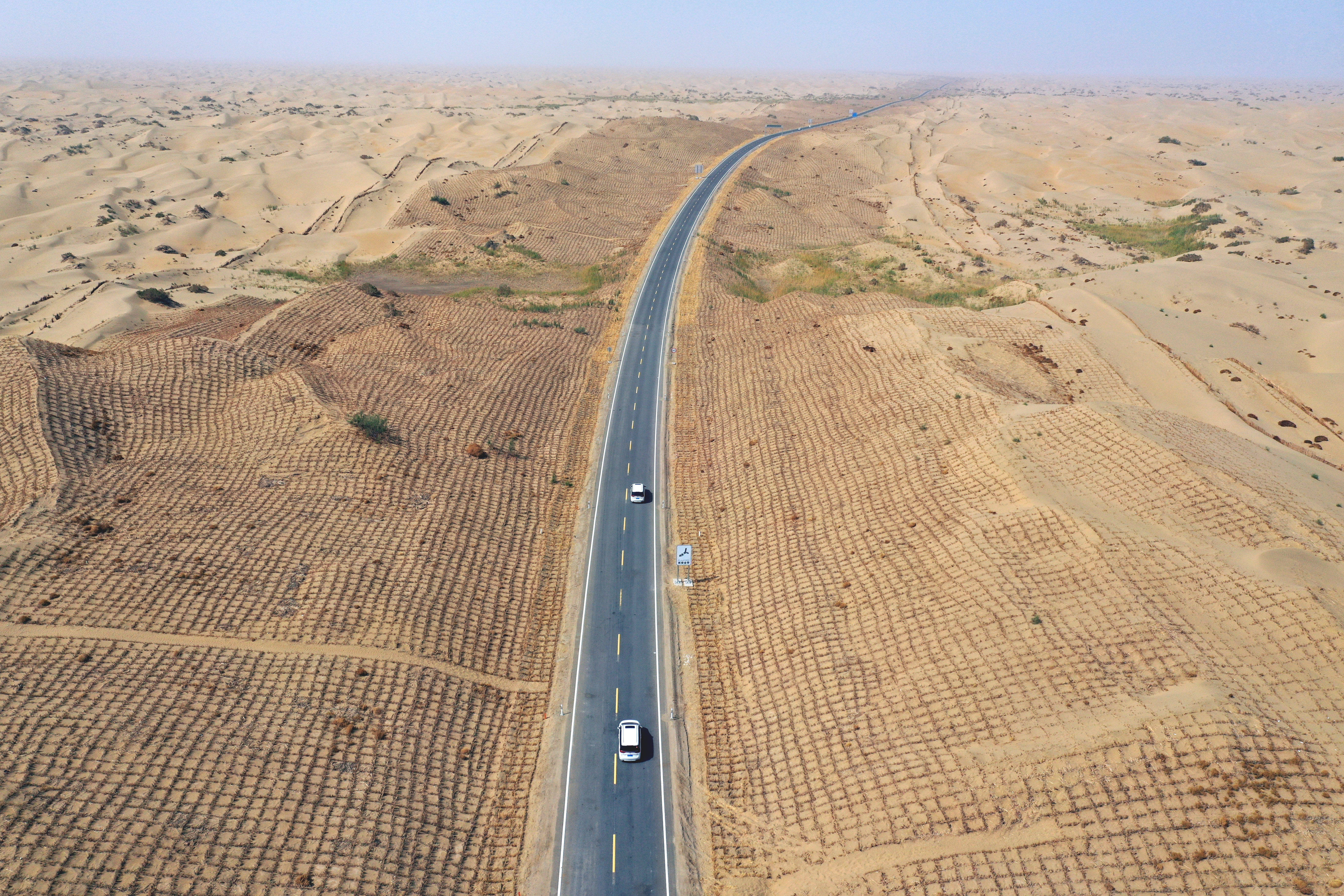 尉且沙漠公路图片